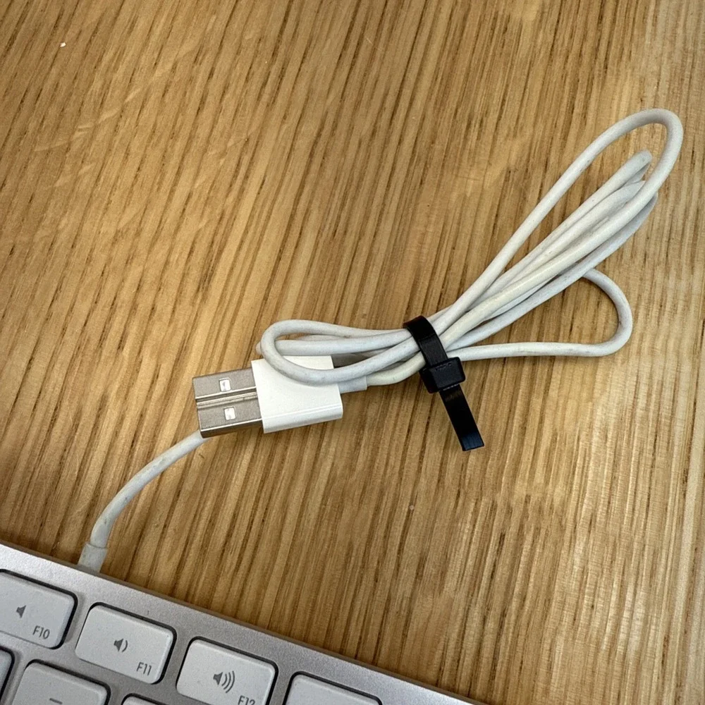 Genuine Apple A1243 Wired USB Keyboard w/Keypad for iMac - Mac Mini - Mac Pro